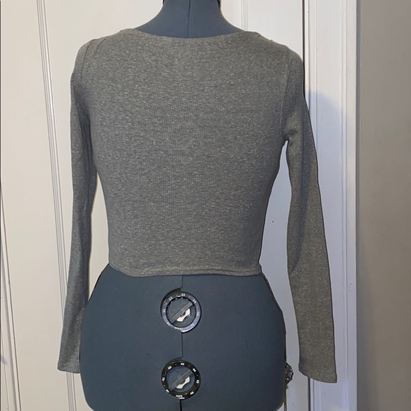 🤍 Grey Crop-Top 🤍 - Picture 6 of 6